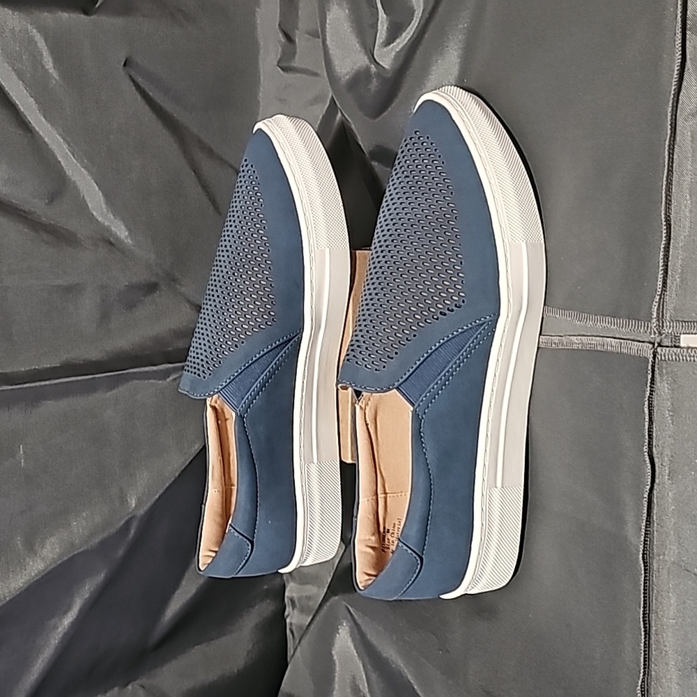 NWOB Women's 9.5 Slip on Shoes Slate Blue Color - Picture 2 of 5